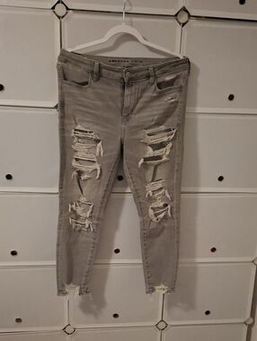 American Eagle Outfitters Women's Light Gray Distressed Skinny Jeans